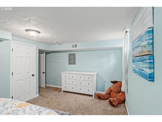 5910 Ne DAVIS CREEK Rd, Silverton, OR 97381