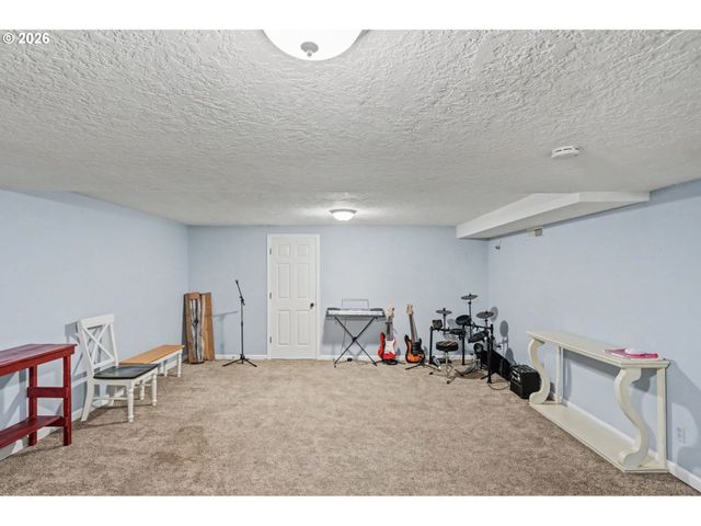 5910 Ne DAVIS CREEK Rd, Silverton, OR 97381