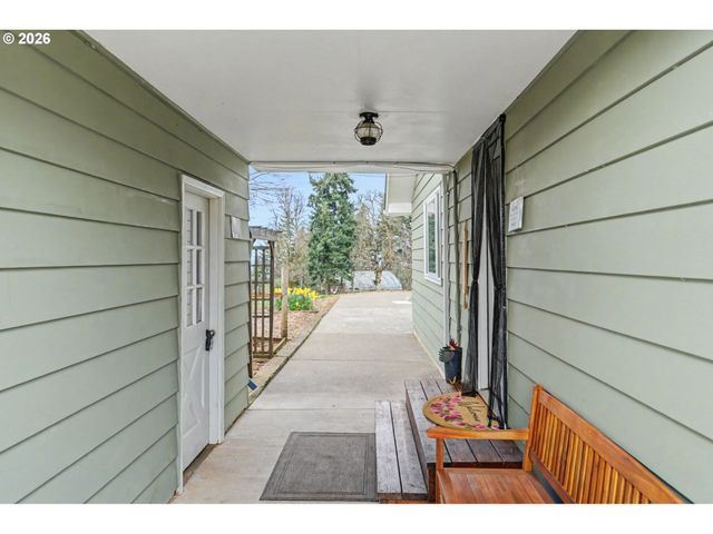 5910 Ne DAVIS CREEK Rd, Silverton, OR 97381