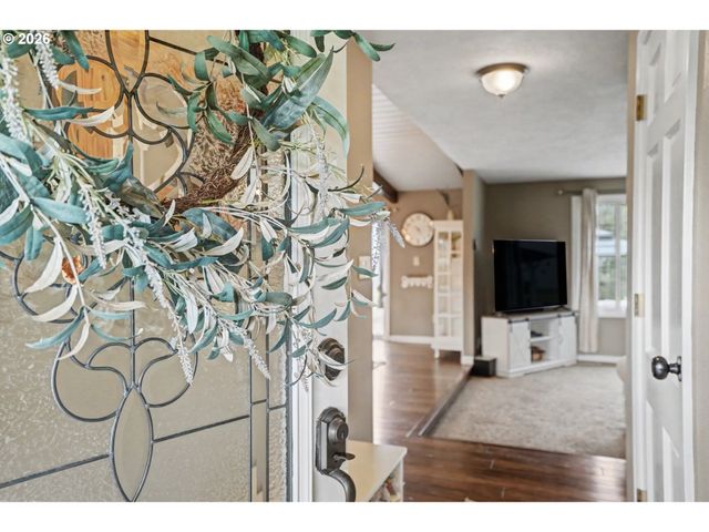 5910 Ne DAVIS CREEK Rd, Silverton, OR 97381