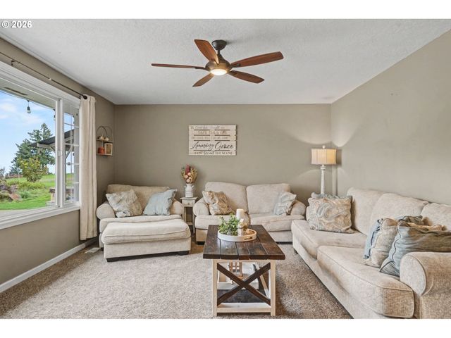 5910 Ne DAVIS CREEK Rd, Silverton, OR 97381