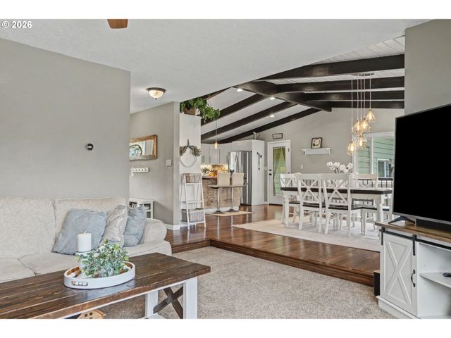 5910 Ne DAVIS CREEK Rd, Silverton, OR 97381