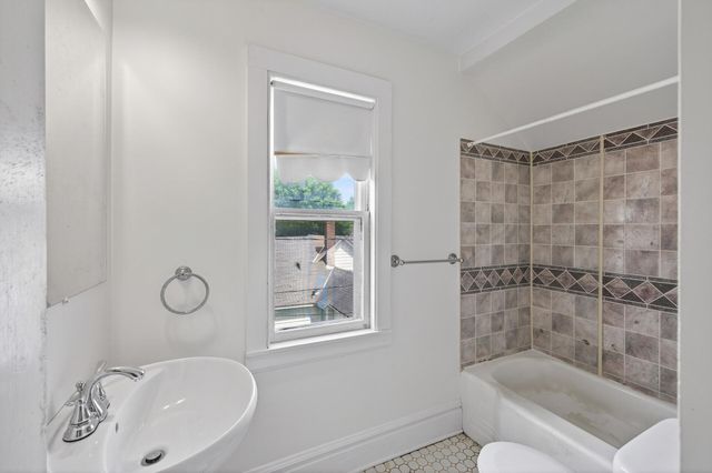 702 4th Street E, Saint Paul, MN 55106