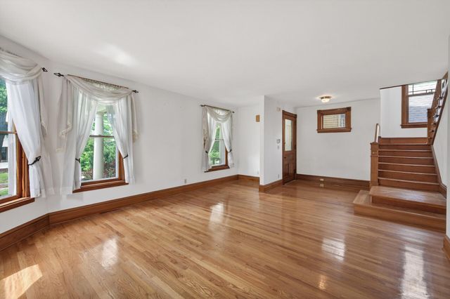 702 4th Street E, Saint Paul, MN 55106