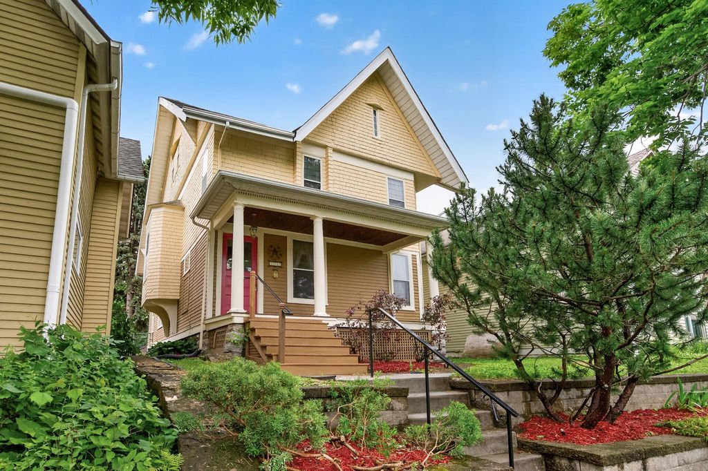 702 4th Street E, Saint Paul, MN 55106