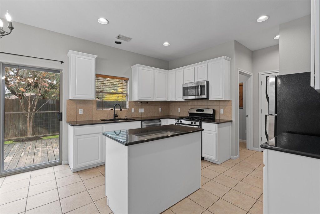 2240 Independence DR A83, Austin, TX 78745