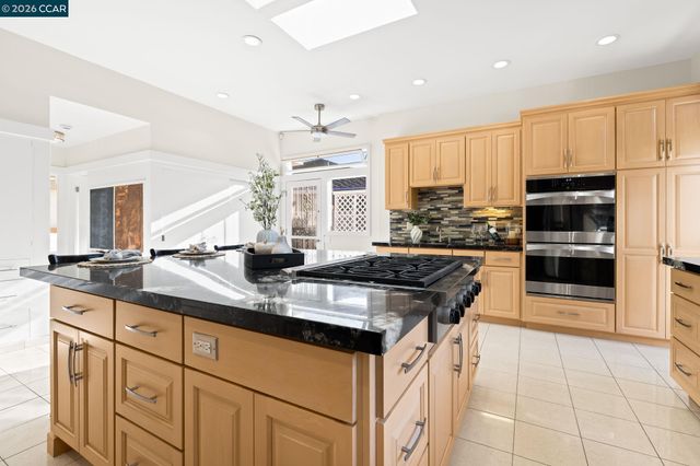 1590 Daniels Dr, San Leandro, CA 94577