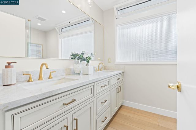 1590 Daniels Dr, San Leandro, CA 94577