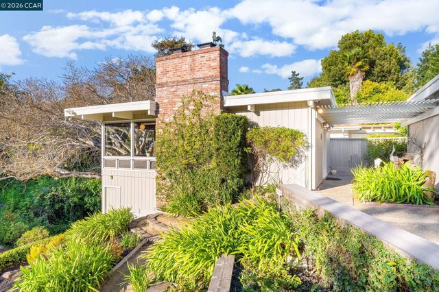 1590 Daniels Dr, San Leandro, CA 94577
