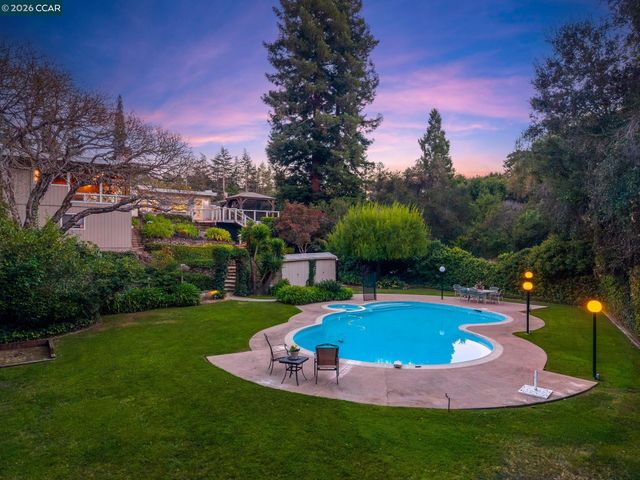 1590 Daniels Dr, San Leandro, CA 94577