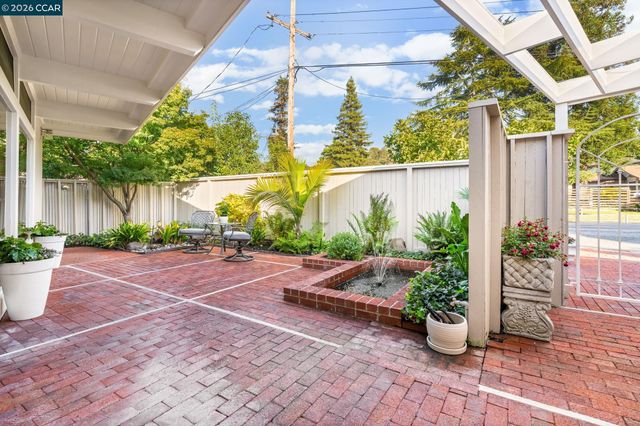 1590 Daniels Dr, San Leandro, CA 94577
