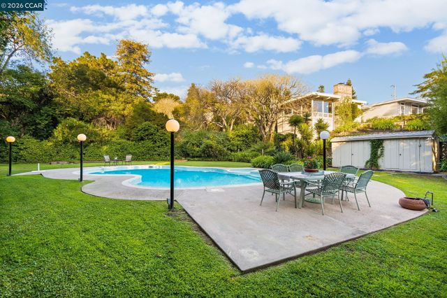 1590 Daniels Dr, San Leandro, CA 94577