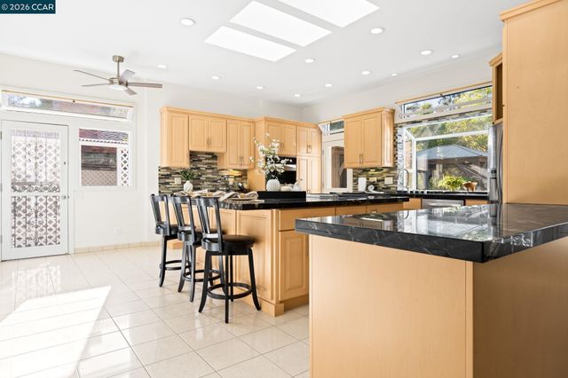 1590 Daniels Dr, San Leandro, CA 94577