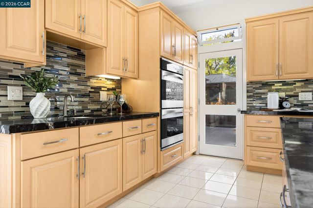 1590 Daniels Dr, San Leandro, CA 94577