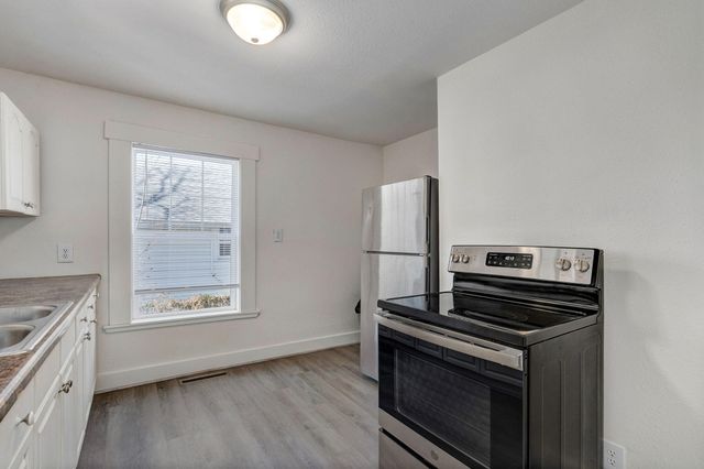 800 W Della Street, Springfield, MO 65803