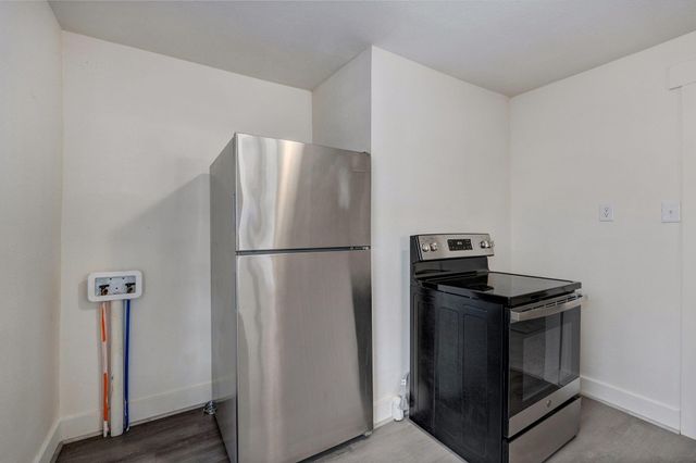 800 W Della Street, Springfield, MO 65803