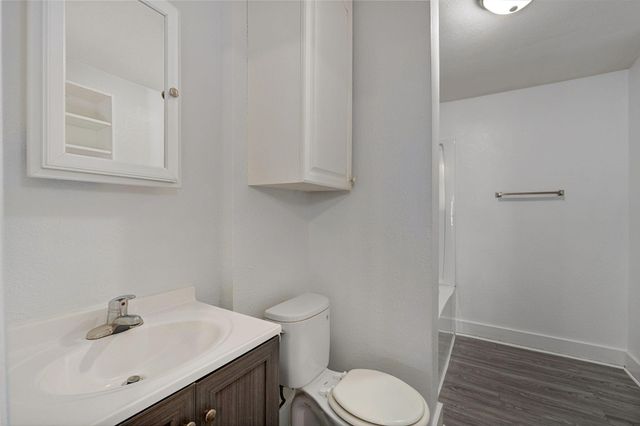 800 W Della Street, Springfield, MO 65803