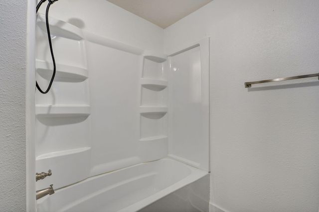 800 W Della Street, Springfield, MO 65803