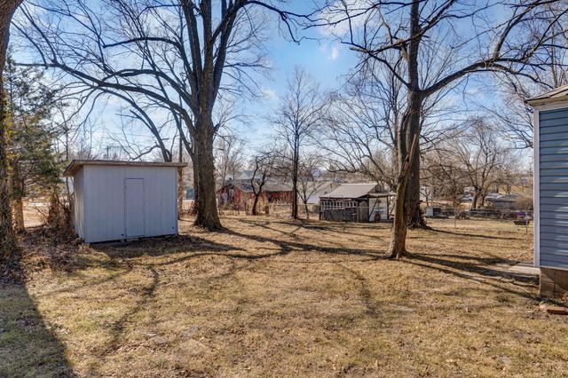 800 W Della Street, Springfield, MO 65803