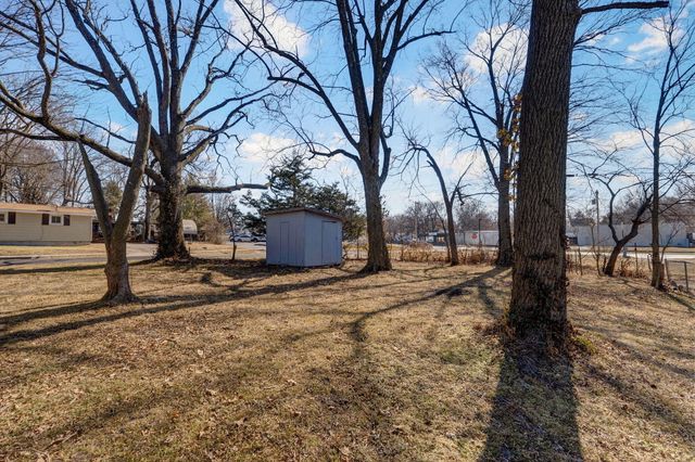 800 W Della Street, Springfield, MO 65803