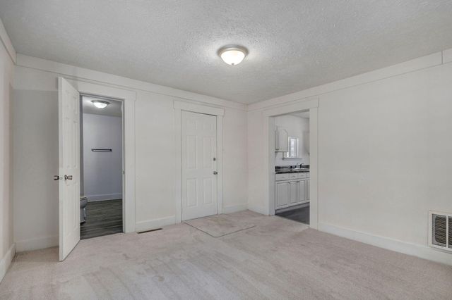 800 W Della Street, Springfield, MO 65803