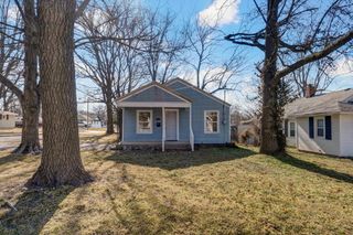 800 W Della Street, Springfield, MO 65803