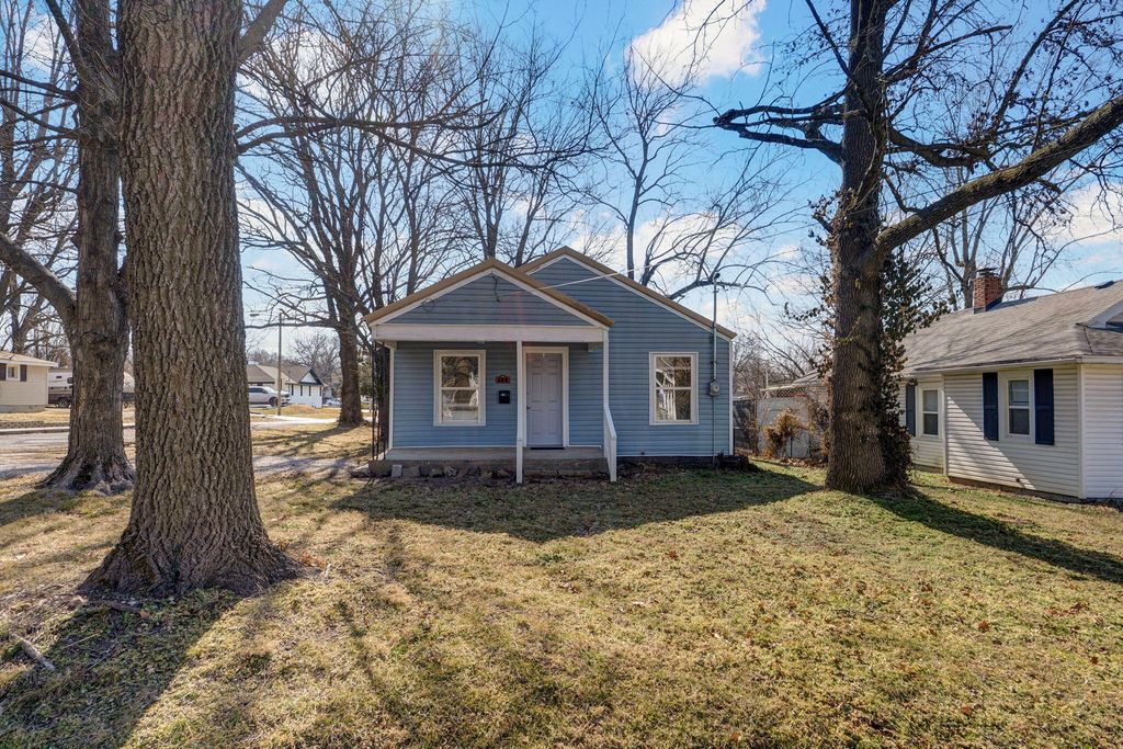 800 W Della Street, Springfield, MO 65803
