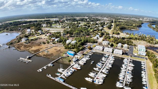 3 Barnes Bluff Drive SE, Southport, NC 28461