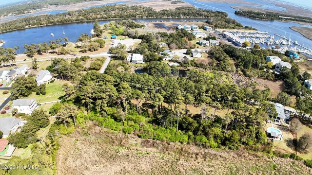 3 Barnes Bluff Drive SE, Southport, NC 28461