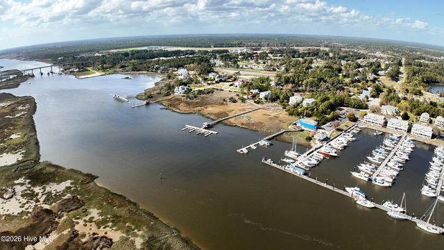 3 Barnes Bluff Drive SE, Southport, NC 28461