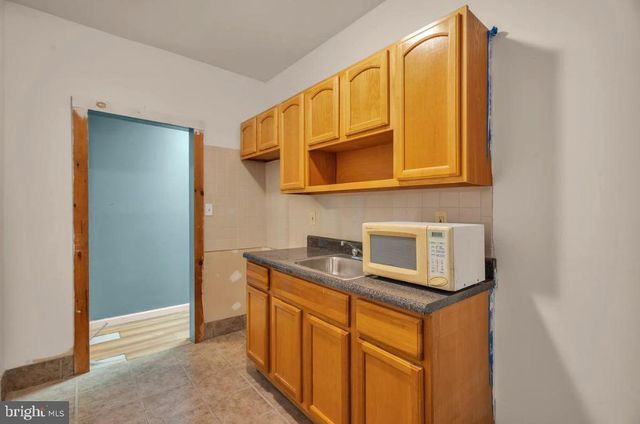1715 S BROADWAY, Camden, NJ 08104