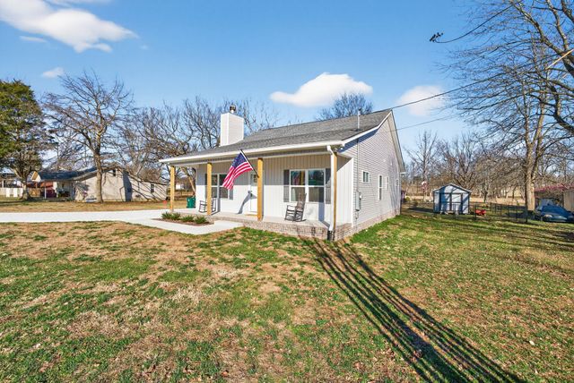 120 Melrose St, Mc Ewen, TN 37101