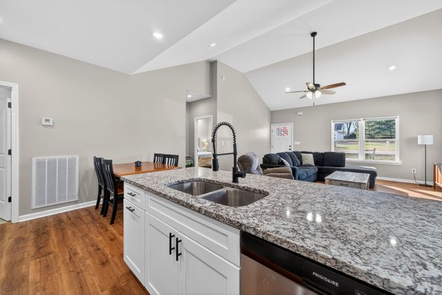 120 Melrose St, Mc Ewen, TN 37101