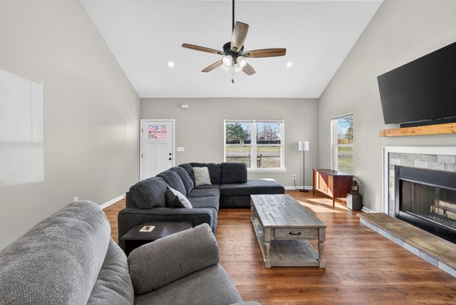 120 Melrose St, Mc Ewen, TN 37101