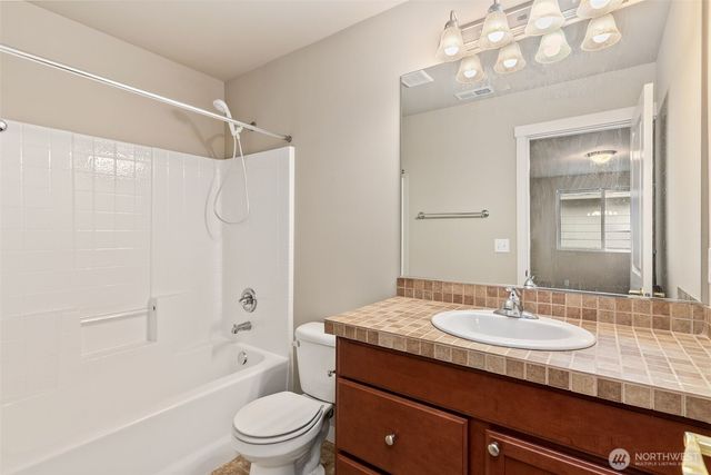 5030 35th Street E, Fife, WA 98424
