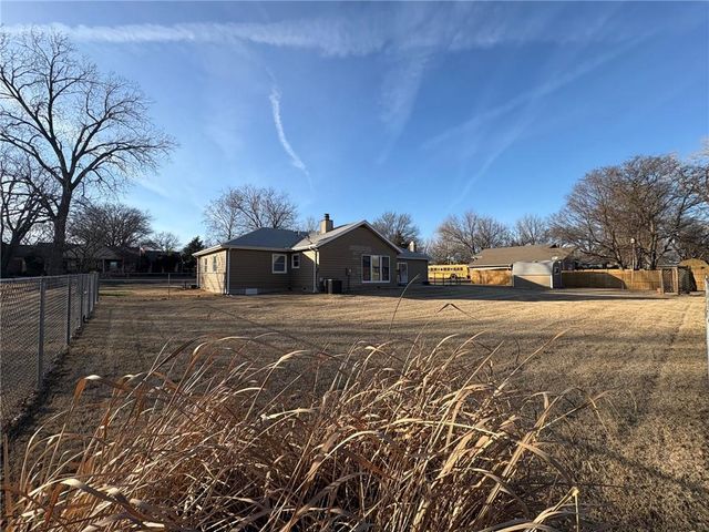 2700 Fairway Drive, Independence, KS 67301