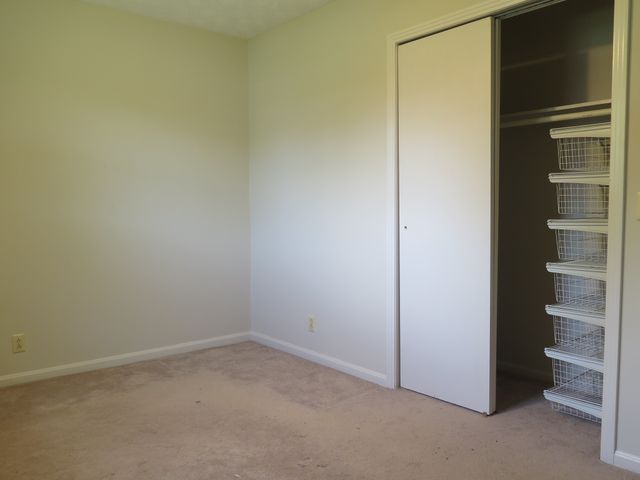 1153 Chestnut Dr, Burns, TN 37029