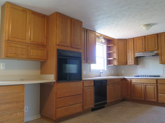 1153 Chestnut Dr, Burns, TN 37029