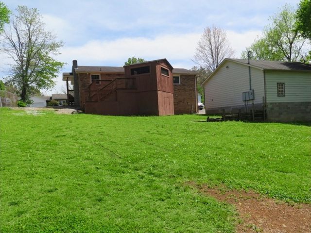 1153 Chestnut Dr, Burns, TN 37029