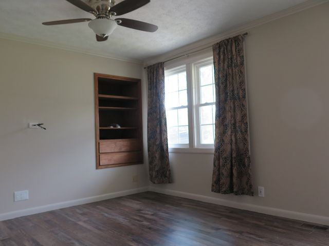 1153 Chestnut Dr, Burns, TN 37029