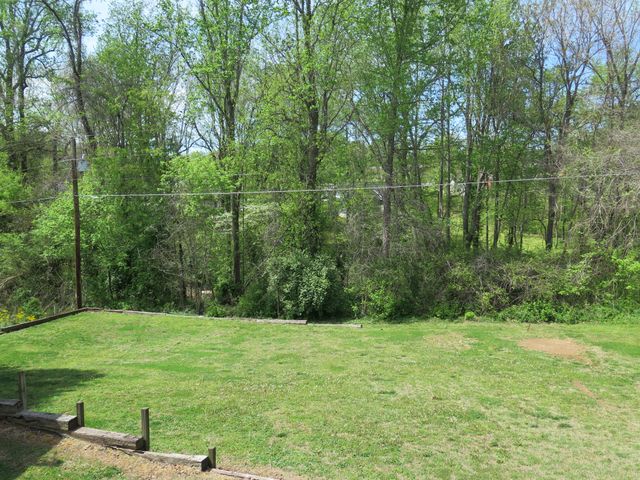 1153 Chestnut Dr, Burns, TN 37029