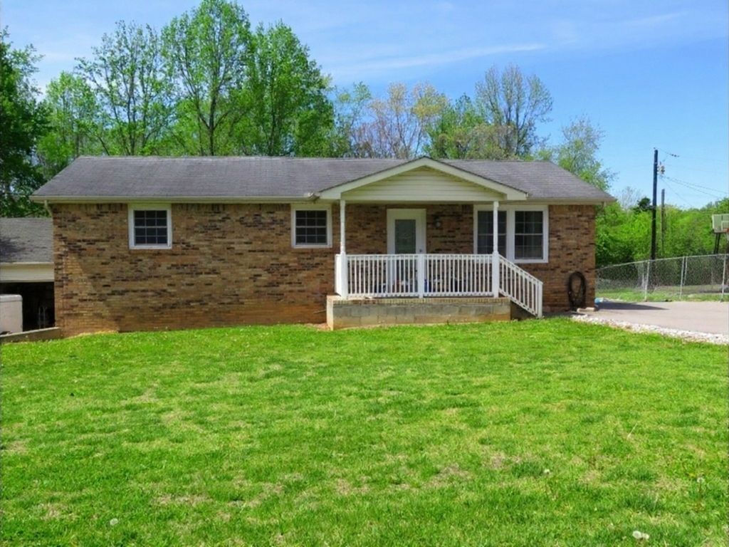 1153 Chestnut Dr, Burns, TN 37029