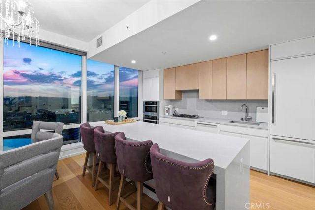 877 Francisco Street 4111, Los Angeles, CA 90017