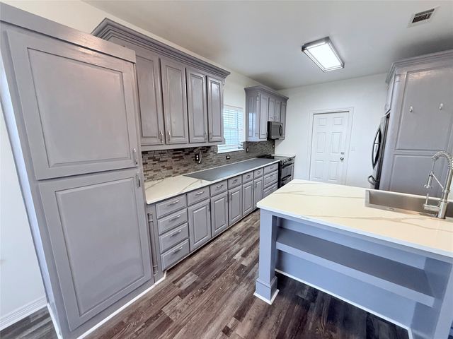 101 Arapaho W, Sherman, TX 75092