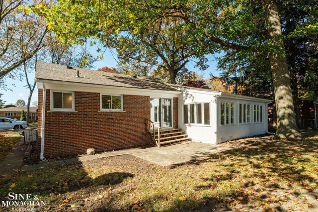 23140 Marine Avenue, Eastpointe, MI 48021