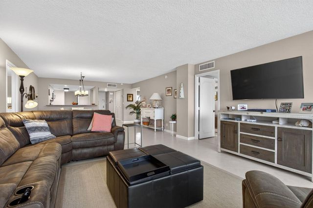 1012 N Ocean Boulevard 408, Pompano Beach, FL 33062