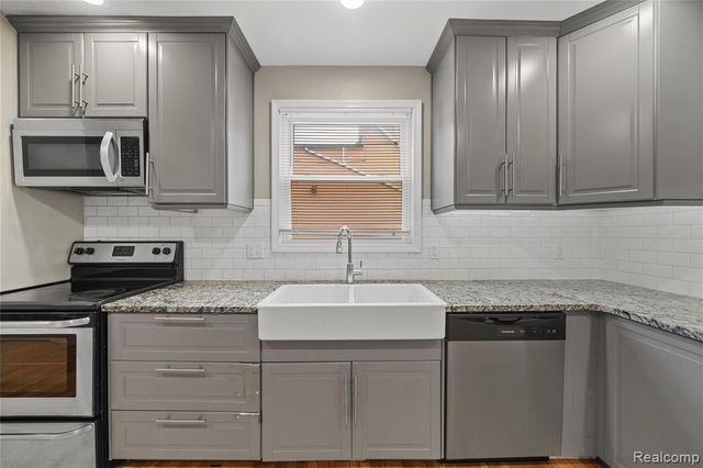 11610 Cardwell Street, Livonia, MI 48150