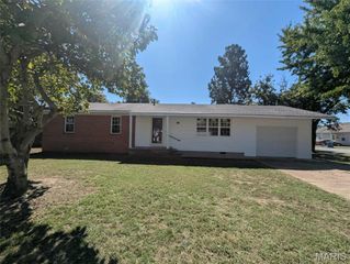 301 E Jackson, Hayti, MO 63851