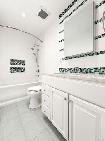 330 Central Park Avenue F8, Scarsdale, NY 10583