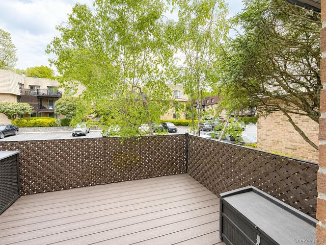 330 Central Park Avenue F8, Scarsdale, NY 10583